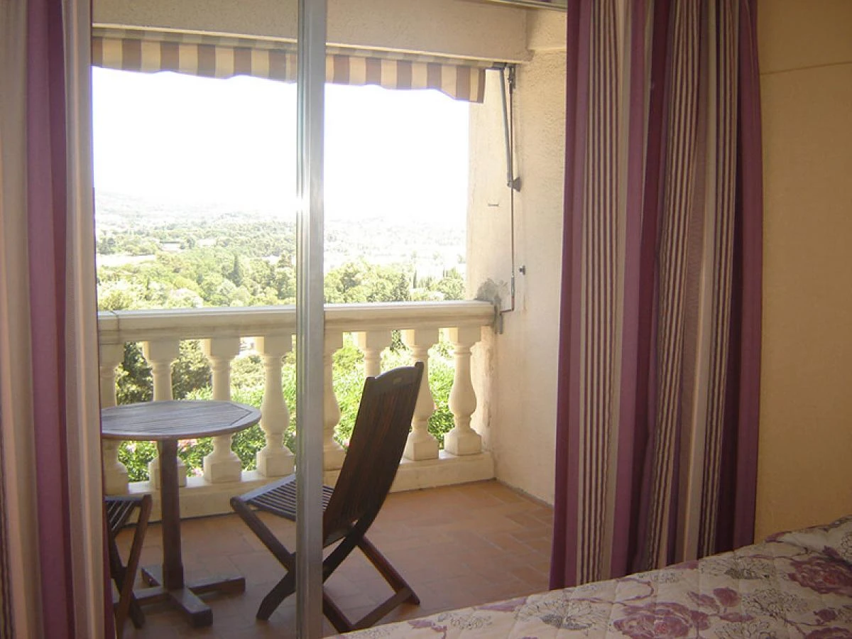 
                LE COL DE L'ANGE -
                Hôtel Côte d'Azur